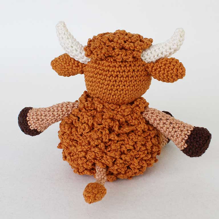 Picture of back of crochet Highland Cow