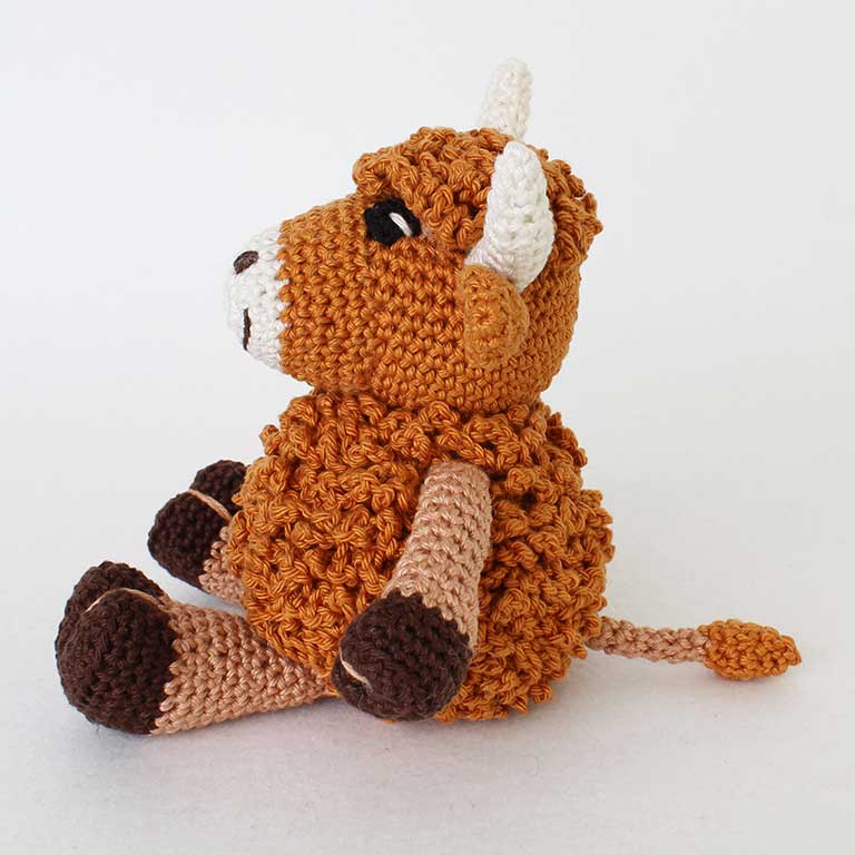 Picture of left side of crocheted Highland Cow