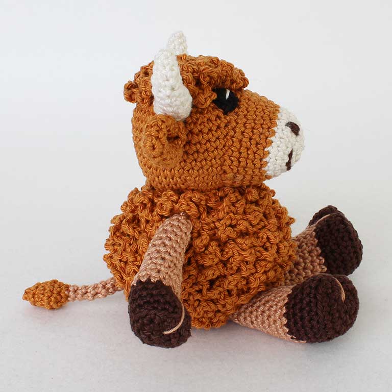 Picture of right side of crocheted Highland Cow