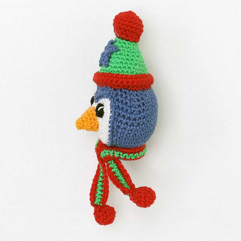 Picture of crochet penguin head - left view