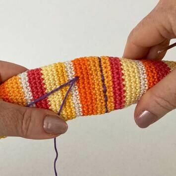 Picture Fig 16 - both yarn tails out of same gap