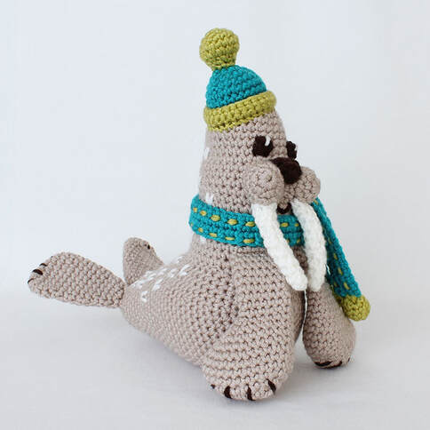 Picture of crochet walrus front right