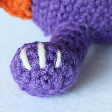 Picture of crochet bat claw detail