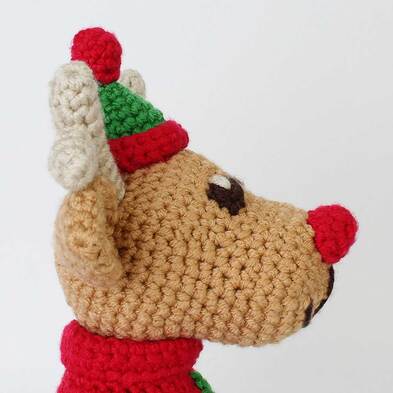 Picture of crochet reindeer head from right