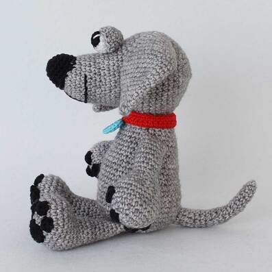 Picture of crochet dog left side