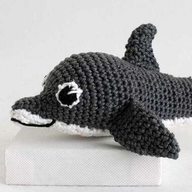 Picture of crochet big dolphin eye detail