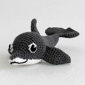 Picture of crochet Big dolphin - front left view