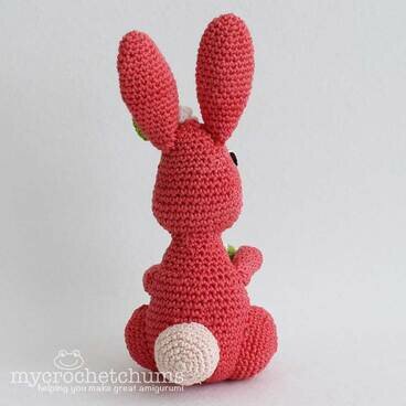 Picture of amigurumi easter bunny from back