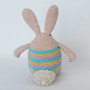 Picture of crochet Easter egg Bunny from back