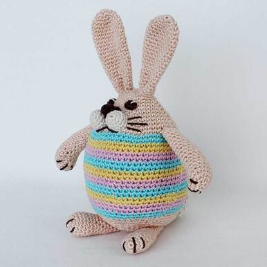 Picture of front left of Crochet Easter egg Bunny