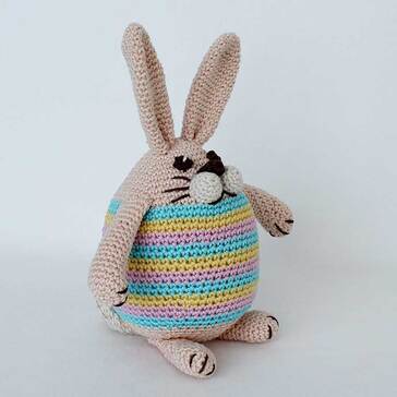 Picture of front right of crochet Easter egg bunny