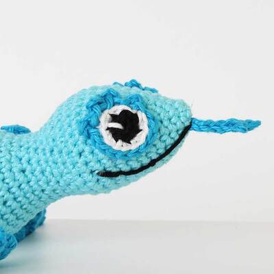 Picture of amigurumi crochet gecko eye