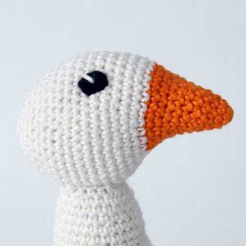 Picture of Crochet Goose head - side view