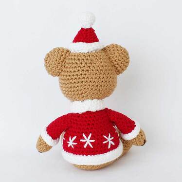 Picture of back view of crochet bear