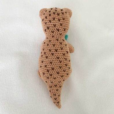 Picture of Back of Crochet Otter