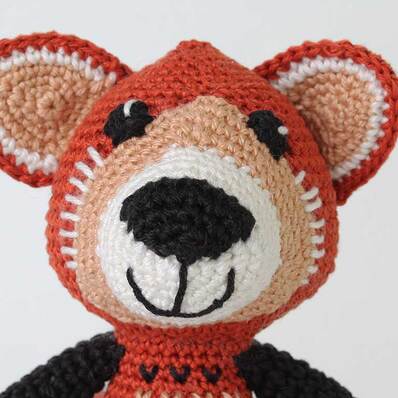 Crochet Red Panda - picture showing details of Face