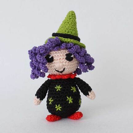 Picture of crochet Witch front view