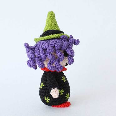 Picture of Crochet Witch - right side