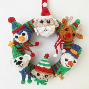 Picture of finished amigurumi crochet christmas wreath